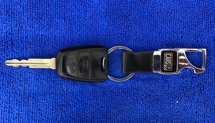 2019 Hyundai Xcent S 1.2, CNG, Manual, 74,110 km, Key Close Up