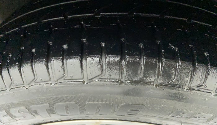 2017 Maruti Dzire VDI AMT, Diesel, Automatic, 35,217 km, Right Front Tyre Tread