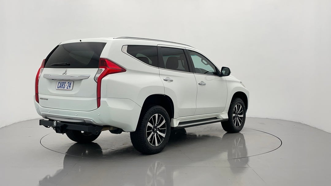 Right Back Diagonal (45- Degree) View