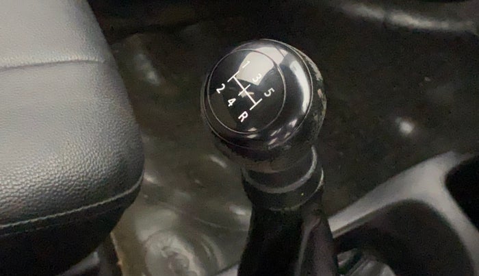 2014 Maruti Wagon R 1.0 LXI CNG, CNG, Manual, 75,760 km, Gear lever - Knob has minor damage