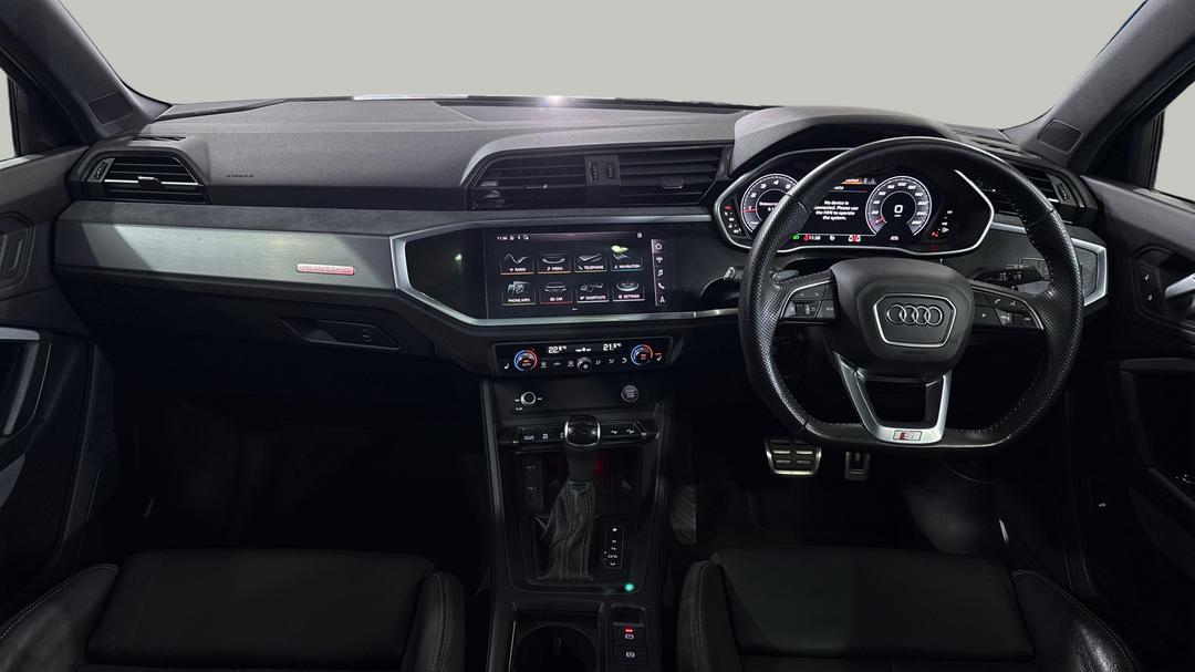 2020 Audi Q3 40 Tfsi Quattro S Line, Automatic, 62256 km, Dashboard View
