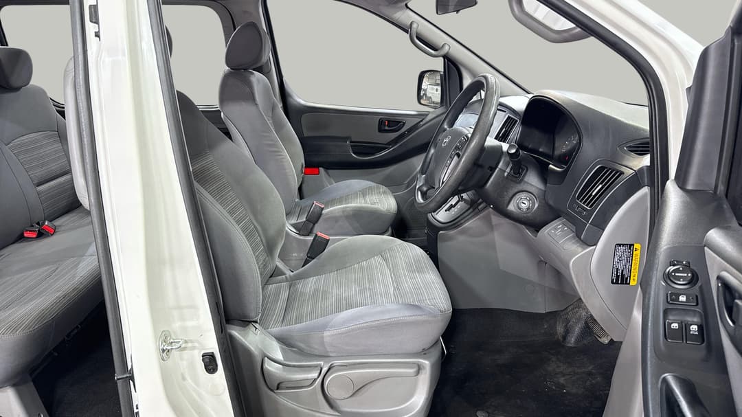 2020 Hyundai Iload 6s Twin Swing, Automatic, 101833 km, Right Side Front Door Cabin View
