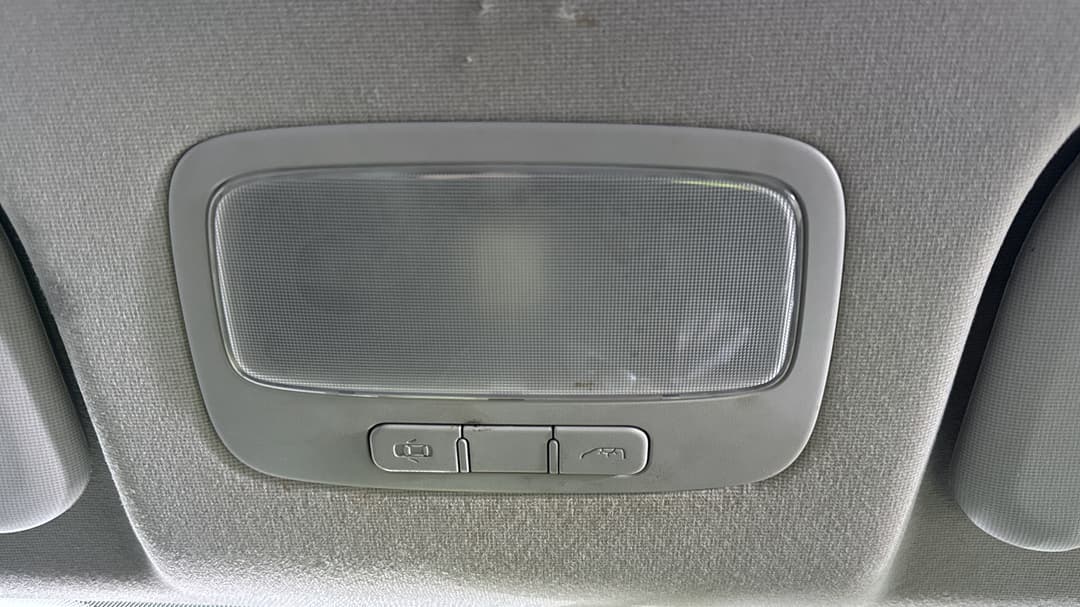 2020 Hyundai Iload 6s Twin Swing, Automatic, 101833 km, On-Roof Controls/Sunglass holder