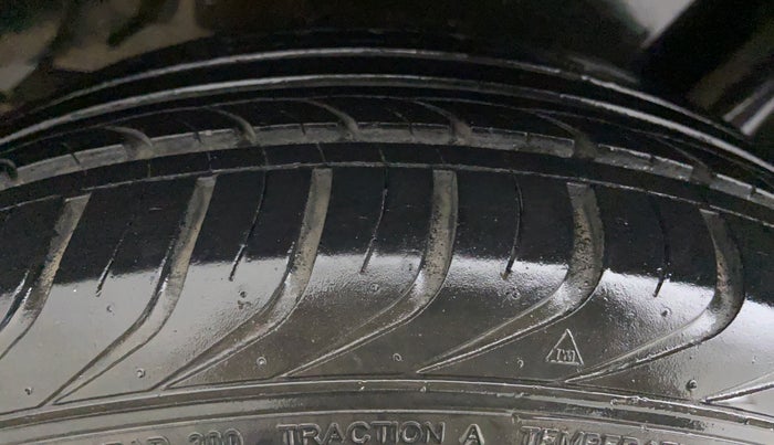 2017 Volkswagen Ameo COMFORTLINE PLUS PETROL, Petrol, Manual, 18,051 km, Right Rear Tyre Tread