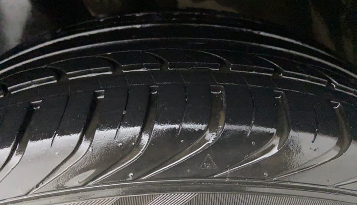 2017 Volkswagen Ameo COMFORTLINE PLUS PETROL, Petrol, Manual, 18,051 km, Left Front Tyre Tread