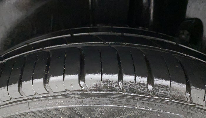 2017 Maruti Ertiga ZDI + SHVS, Diesel, Manual, 1,22,292 km, Left Rear Tyre Tread