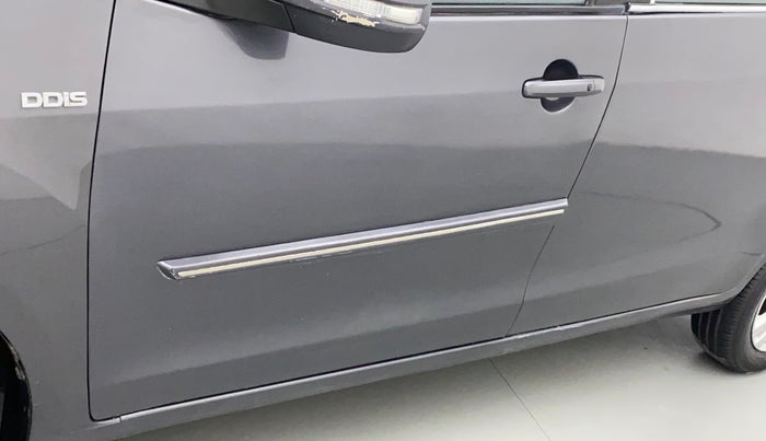 2017 Maruti Ertiga ZDI + SHVS, Diesel, Manual, 1,22,292 km, Front passenger door - Minor scratches