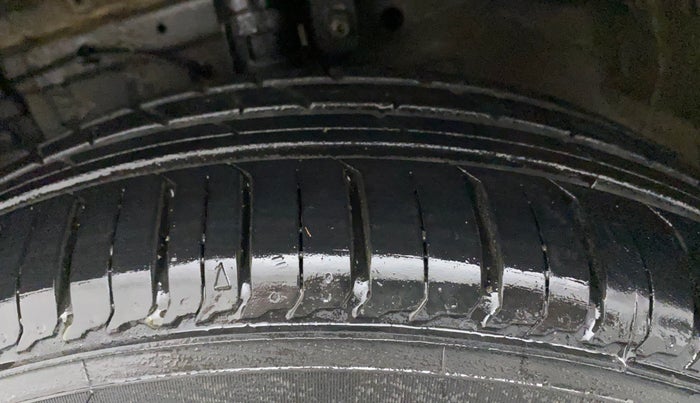 2017 Maruti Ertiga ZDI + SHVS, Diesel, Manual, 1,22,292 km, Left Front Tyre Tread