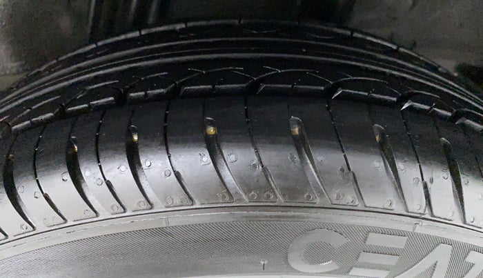 2017 Honda Jazz 1.2 V AT, Petrol, Automatic, 31,057 km, Left Rear Tyre Tread