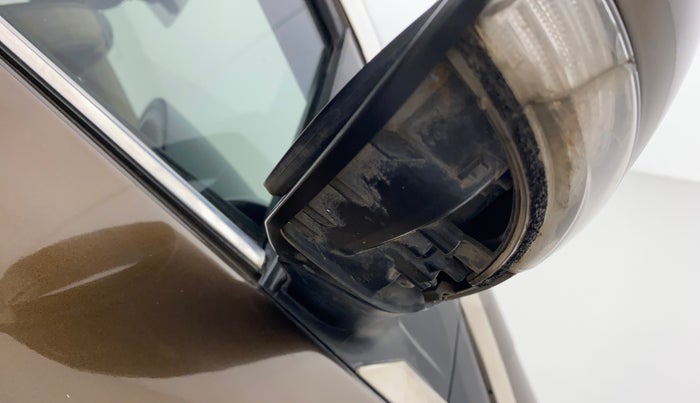 2016 Maruti Ciaz ZXI+ AT, Petrol, Automatic, 1,03,298 km, Right rear-view mirror - Cover has minor damage