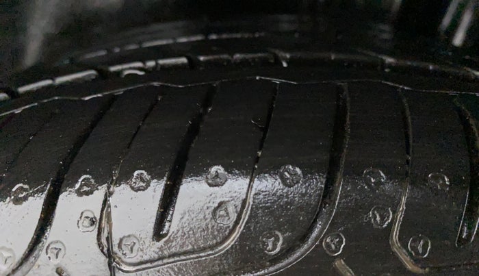2016 Maruti Ciaz ZXI+ AT, Petrol, Automatic, 1,03,298 km, Left Rear Tyre Tread