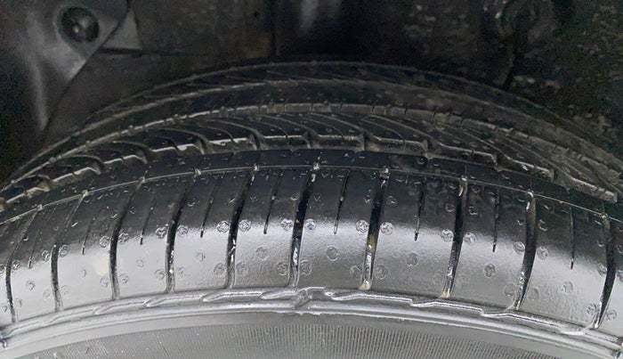 2016 Hyundai Elite i20 ASTA 1.2, CNG, Manual, 1,15,488 km, Right Rear Tyre Tread
