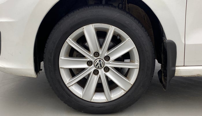 2017 Volkswagen Vento HIGHLINE PETROL, Petrol, Manual, 42,829 km, Left Front Wheel