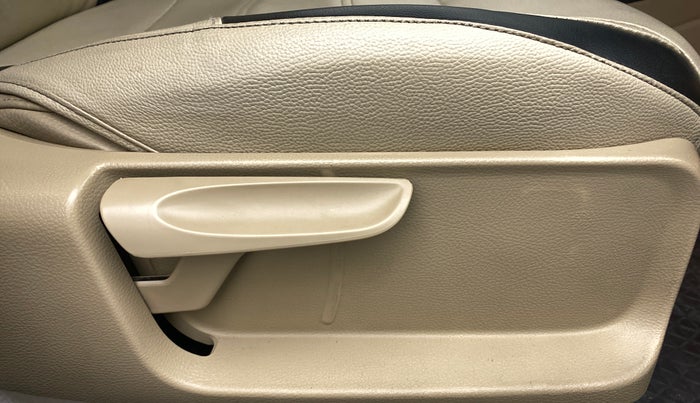 2017 Volkswagen Vento HIGHLINE PETROL, Petrol, Manual, 42,829 km, Driver Side Adjustment Panel