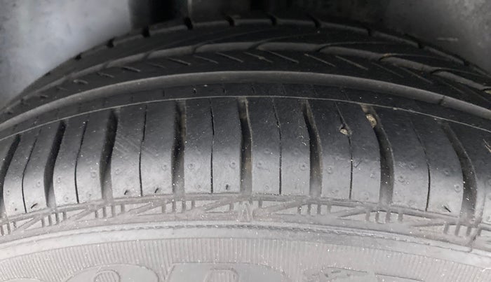 2017 Volkswagen Vento HIGHLINE PETROL, Petrol, Manual, 42,829 km, Right Rear Tyre Tread