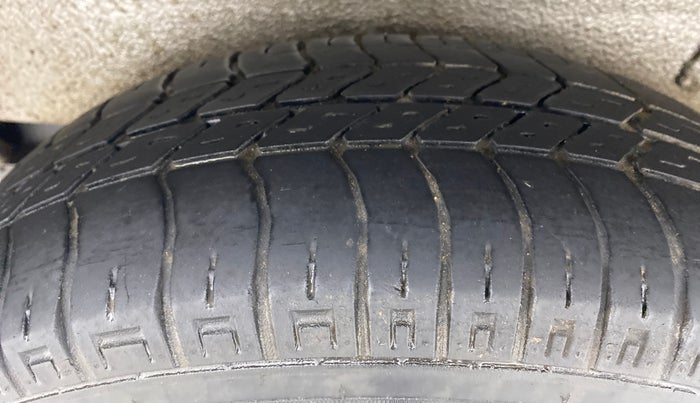 2017 Maruti OMNI E STD, Petrol, Manual, 18,900 km, Right Rear Tyre Tread