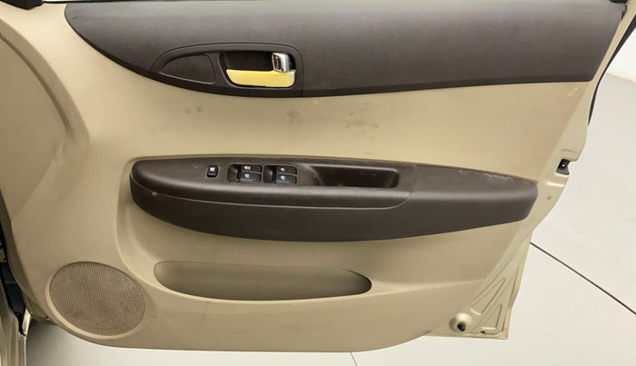 2011 Hyundai i20 MAGNA (O) 1.2, Petrol, Manual, 55,735 km, Driver Side Door Panels Control