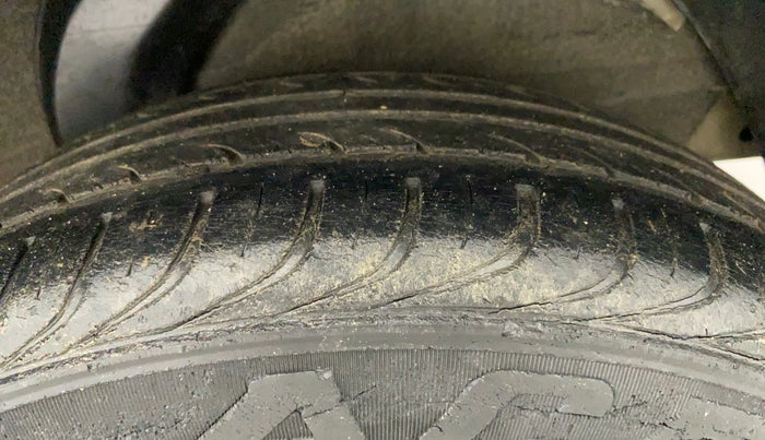2011 Hyundai i20 MAGNA (O) 1.2, Petrol, Manual, 55,735 km, Left Rear Tyre Tread