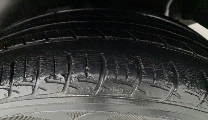 2014 Maruti Ertiga ZXI, Petrol, Manual, 54,811 km, Left Front Tyre Tread