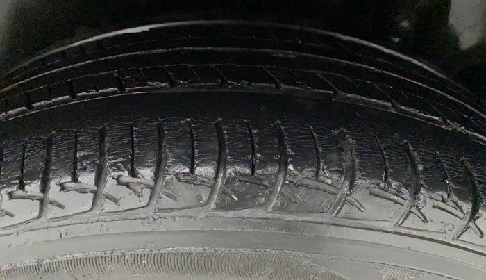 2014 Maruti Ertiga ZXI, Petrol, Manual, 54,811 km, Right Front Tyre Tread