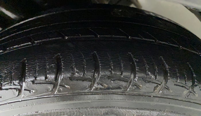 2014 Maruti Ertiga ZXI, Petrol, Manual, 54,811 km, Left Rear Tyre Tread
