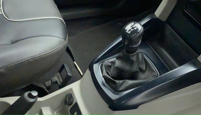 2016 Ford Ecosport 1.5AMBIENTE TI VCT, Petrol, Manual, 62,699 km, Gear lever - Knob has minor damage