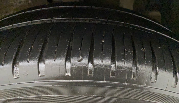 2016 Maruti Ertiga VXI CNG, CNG, Manual, 98,246 km, Left Rear Tyre Tread