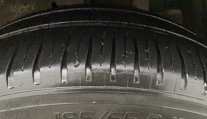 2016 Maruti Ertiga VXI CNG, CNG, Manual, 98,246 km, Right Front Tyre Tread