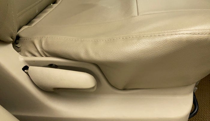 2016 Maruti Ertiga VXI CNG, CNG, Manual, 98,246 km, Driver Side Adjustment Panel