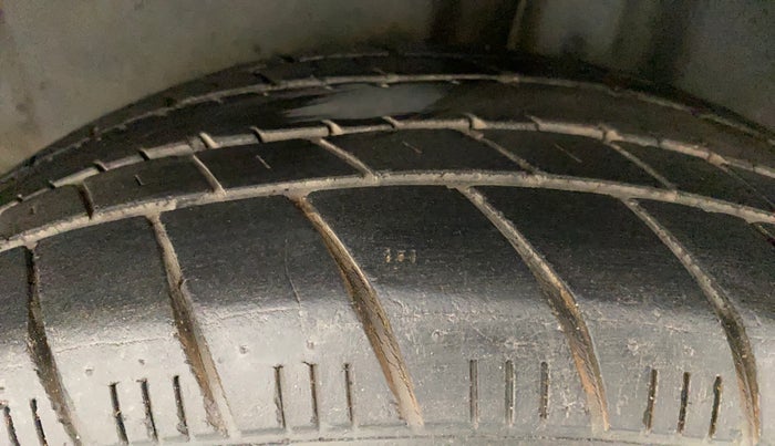 2015 Volkswagen Polo COMFORTLINE 1.2L, Petrol, Manual, 68,248 km, Left Rear Tyre Tread