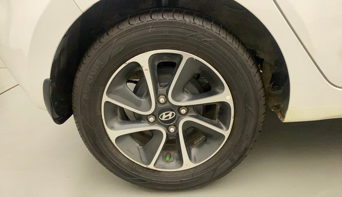 2017 Hyundai Grand i10 SPORTZ (O) AT 1.2 KAPPA VTVT, Petrol, Automatic, 26,553 km, Right Rear Wheel