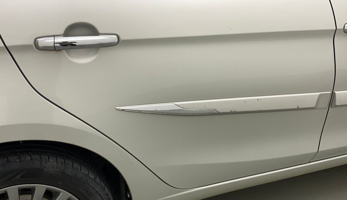 2016 Maruti Ciaz ZXI+, Petrol, Manual, 61,796 km, Right rear door - Minor scratches