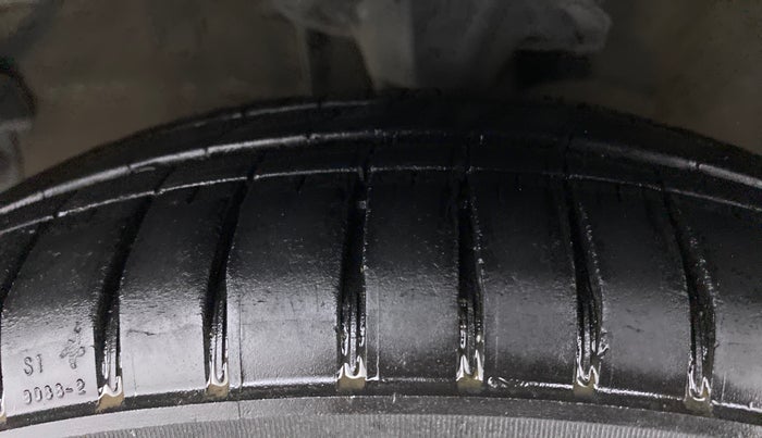 2012 Hyundai i10 SPORTZ 1.2, Petrol, Manual, 63,095 km, Left Front Tyre Tread