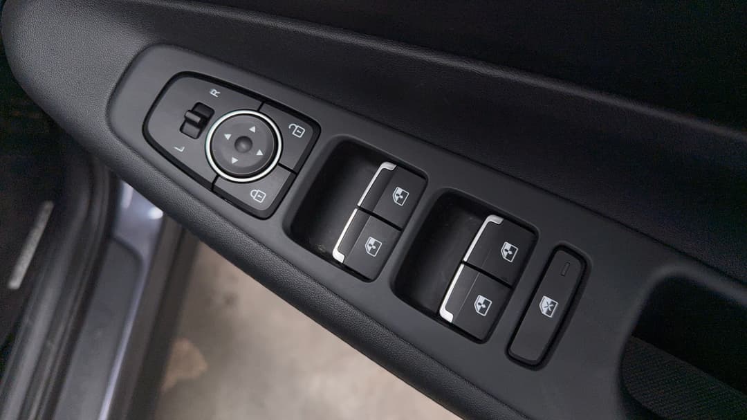 2023 Hyundai Santa Fe Crdi (AWD), Automatic, 45377 km, Drivers Side Door Panel Controls
