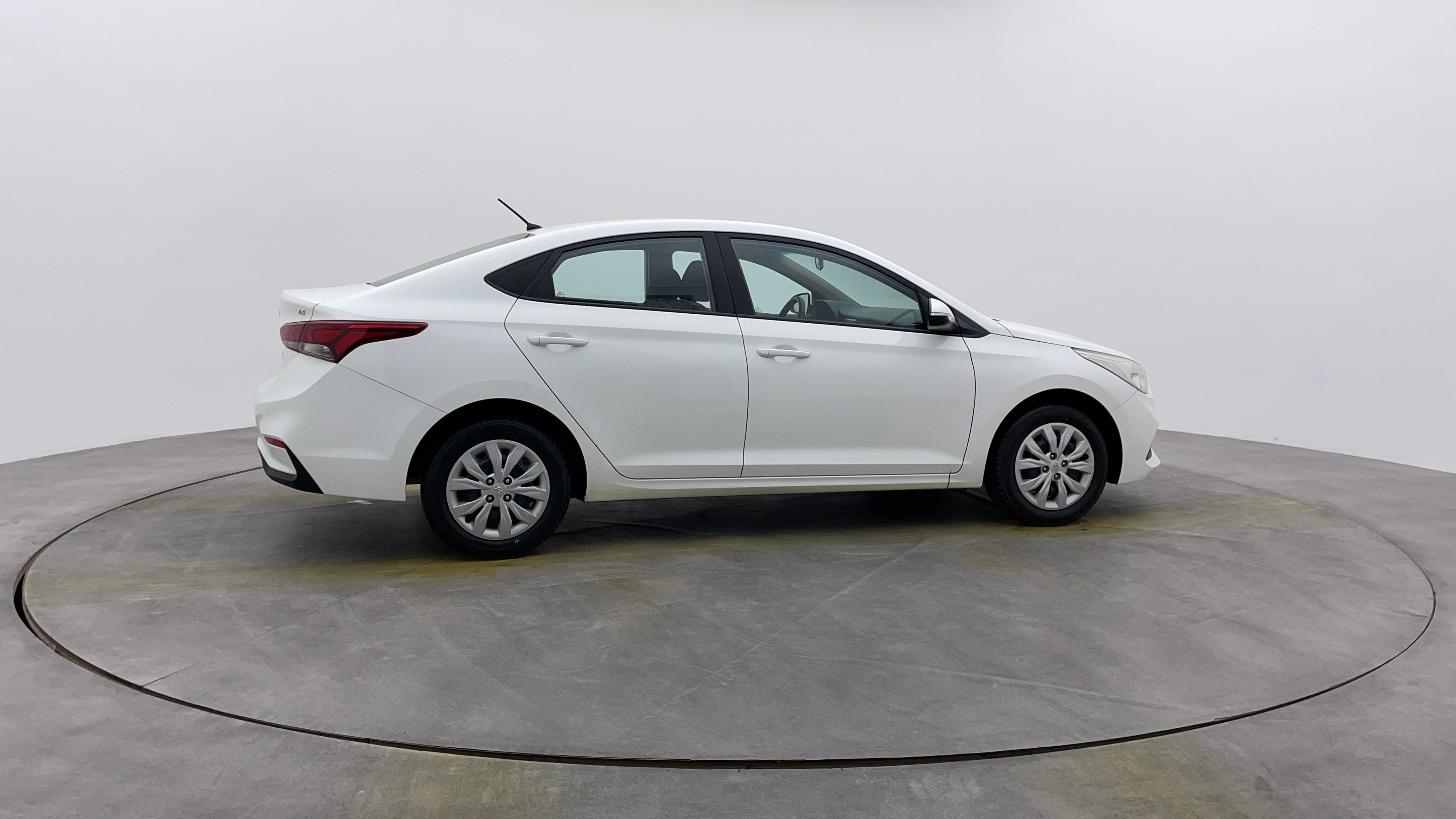 Hyundai Accent-Right Side View