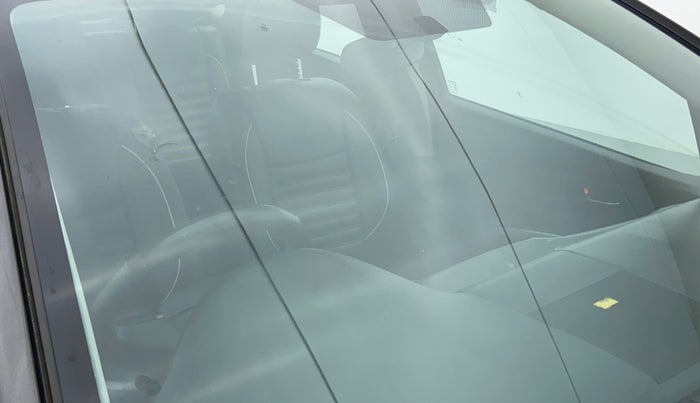 2018 Maruti S Cross ZETA 1.3, Diesel, Manual, 73,478 km, Front windshield - Minor spot on windshield