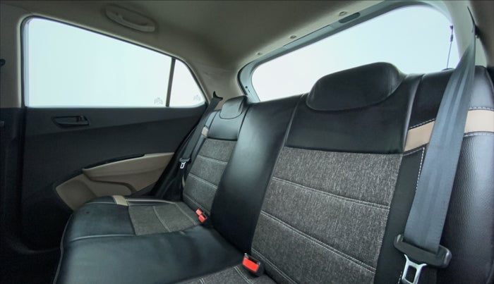 2017 Hyundai Grand i10 MAGNA 1.2 KAPPA VTVT, Petrol, Manual, 29,639 km, Right Side Rear Door Cabin