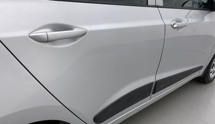 2017 Hyundai Grand i10 MAGNA 1.2 KAPPA VTVT, Petrol, Manual, 29,639 km, Right rear door - Minor scratches