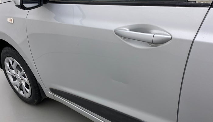2017 Hyundai Grand i10 MAGNA 1.2 KAPPA VTVT, Petrol, Manual, 29,639 km, Front passenger door - Slightly dented