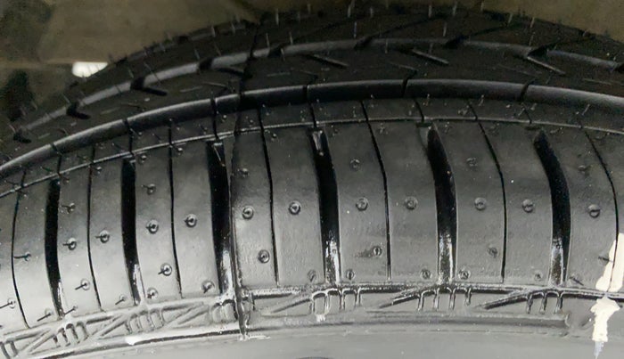2019 Maruti Swift LXI, Petrol, Manual, 13,121 km, Left Front Tyre Tread
