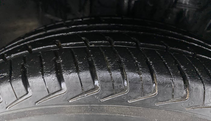 2016 Datsun Redi Go S, Petrol, Manual, 57,313 km, Right Front Tyre Tread