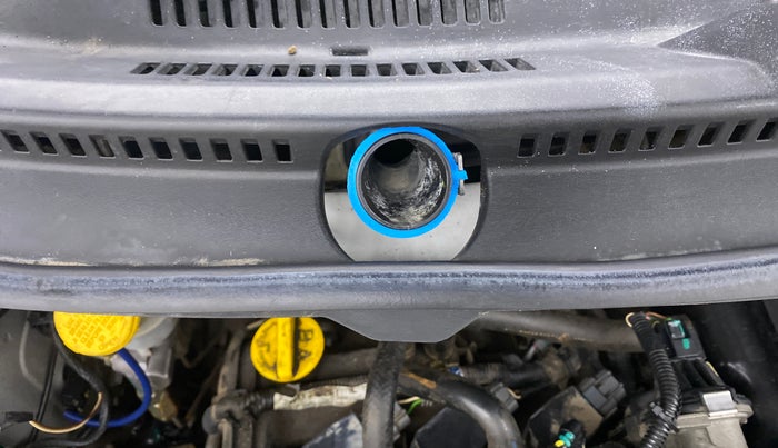 2016 Datsun Redi Go S, Petrol, Manual, 57,313 km, Front windshield - Wiper bottle cap missing