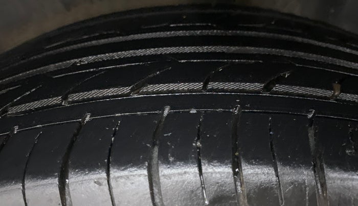 2016 Volkswagen Ameo HIGHLINE 1.2, Petrol, Manual, 69,025 km, Left Rear Tyre Tread