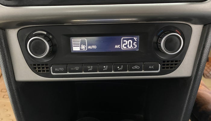 2016 Volkswagen Ameo HIGHLINE 1.2, Petrol, Manual, 69,025 km, AC Unit - Directional switch has minor damage