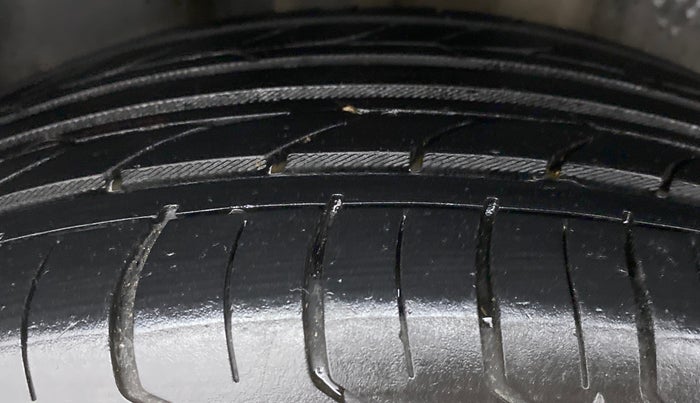 2016 Volkswagen Ameo HIGHLINE 1.2, Petrol, Manual, 69,025 km, Right Rear Tyre Tread