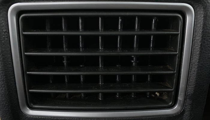 2016 Volkswagen Ameo HIGHLINE 1.2, Petrol, Manual, 69,025 km, Rear AC Vents
