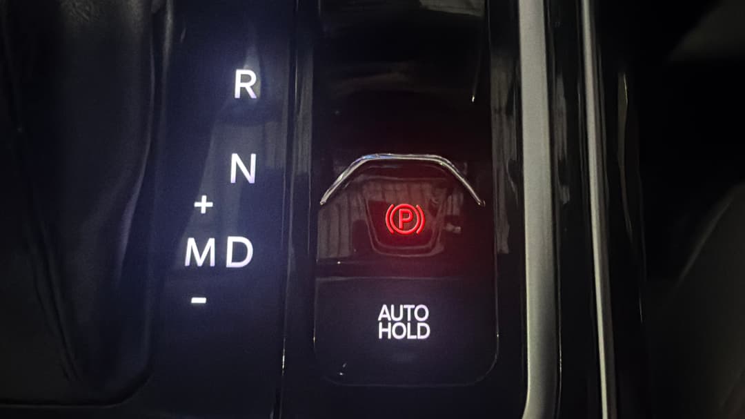 2023 Mahindra Xuv700 Ax7l, Automatic, 39053 km, Handbrake