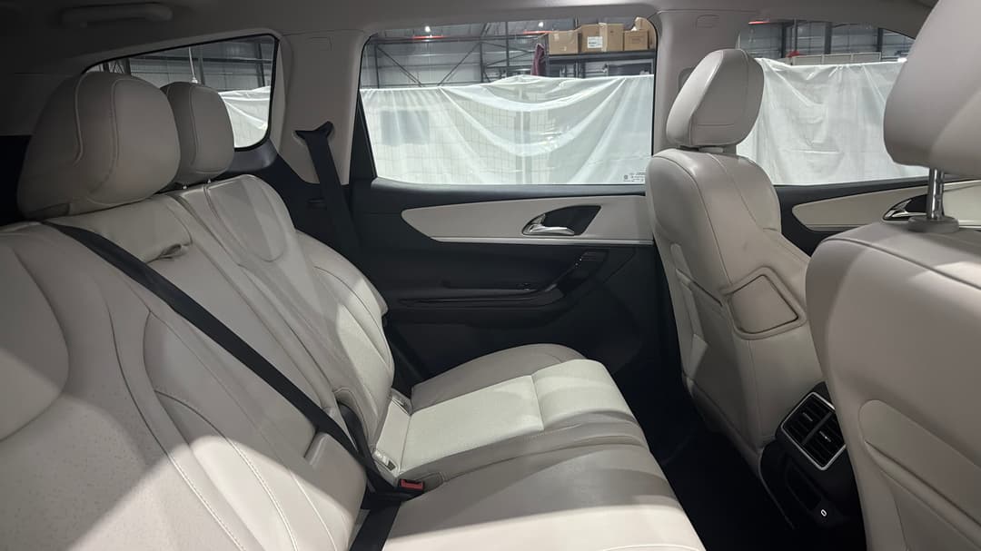 2023 Mahindra Xuv700 Ax7l, Automatic, 39053 km, Right Side Rear Door Cabin View