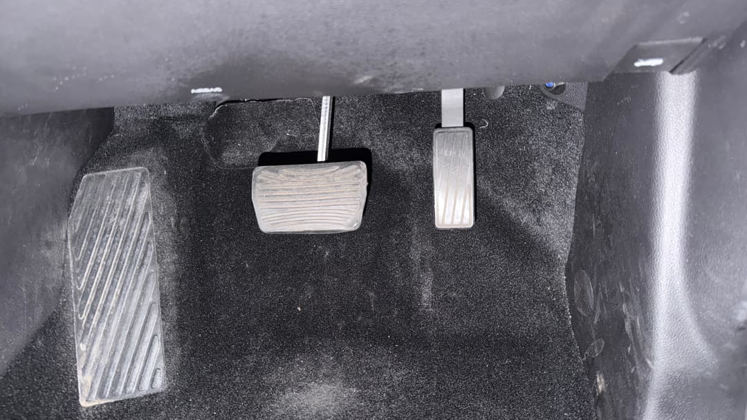 2023 Mahindra Xuv700 Ax7l, Automatic, 39053 km, Pedals and Footmat