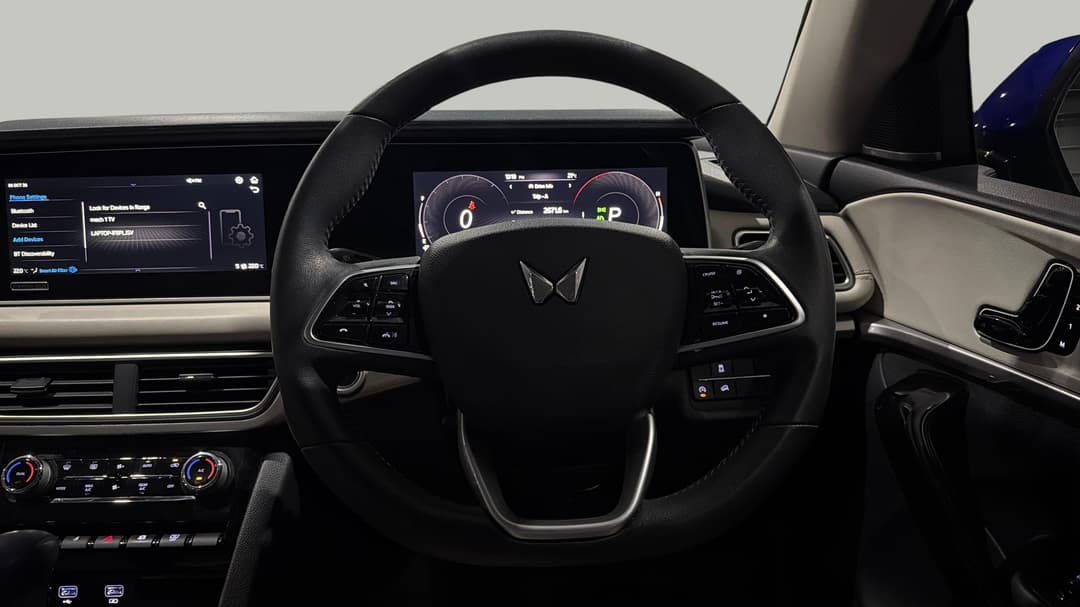 2023 Mahindra Xuv700 Ax7l, Automatic, 39053 km, Steering Wheel Close-up